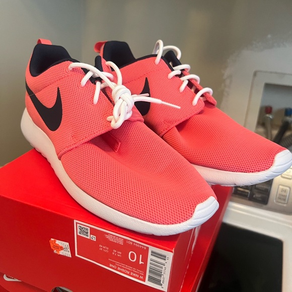 Nike Roshe One , new, never worn , sea coral & obsidian blue , WMNS 10 - Picture 2 of 10